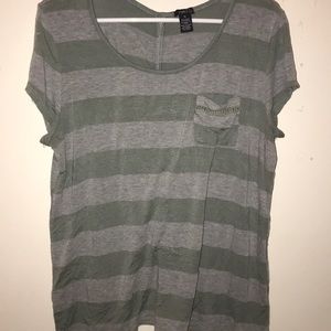 Gray and gray tee with a front pocket